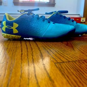 Under Armour Kids' Magnetico Select Jr Turf Soccer Shoe, Size 4/ Teal Punch